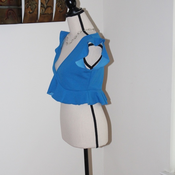 SHEIN, crop top with ruffle sleeves and hem line - Picture 5 of 9